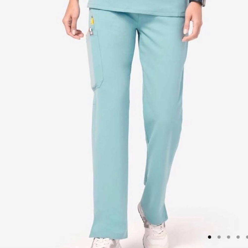 FIGS Kade Cargo SeaGlass Scrub Pants EUC